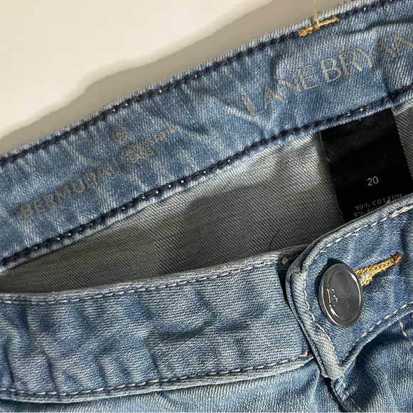 Lane Bryant Bermuda Genius Fit Distressed Denim Jean Shorts Size 20 - Picture 5 of 6